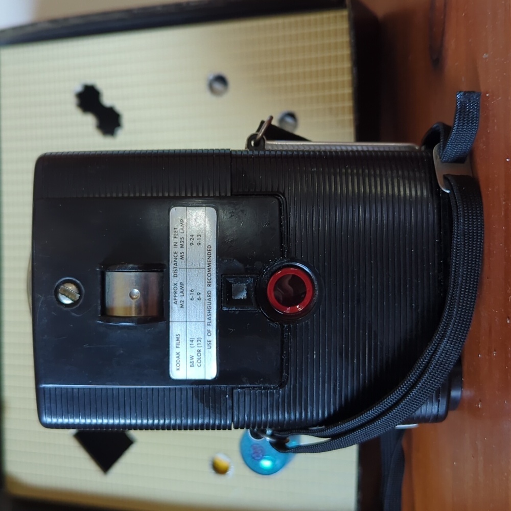 Vintage Kodak Brownie Starflash Outfit With Unused Black Film - Picture 3 of 9